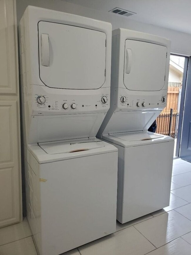 Building Photo - Studio for Rent in Lewisville