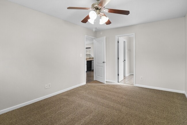 Building Photo - 420 Piney Dr