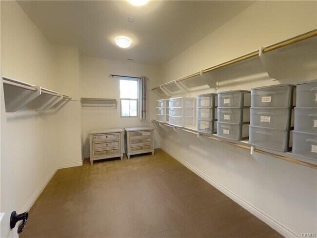 Building Photo - 52 Stanza