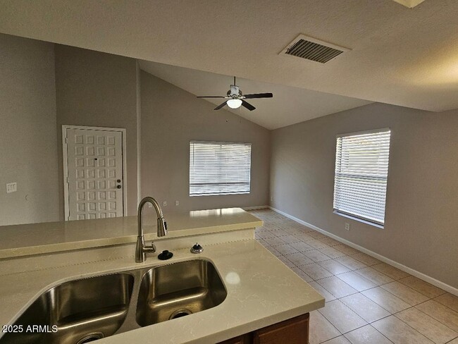 Building Photo - 810 E Morningside Dr