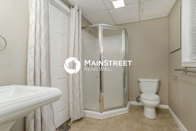 Building Photo - 3 Bedroom Pet-Friendly Home in OVERLAND PA...