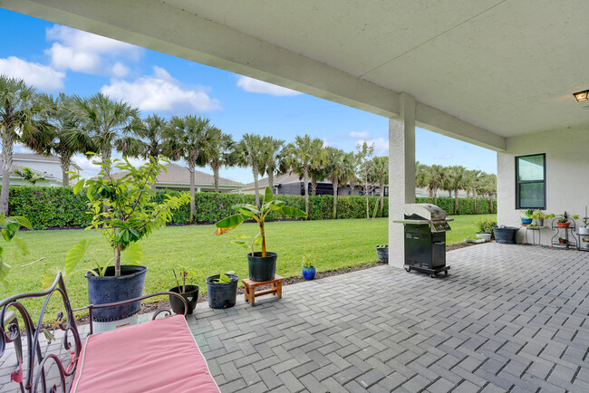 Building Photo - 5364 Siesta Key Ln