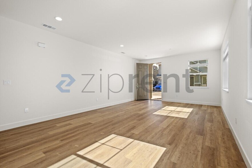 Building Photo - Unit