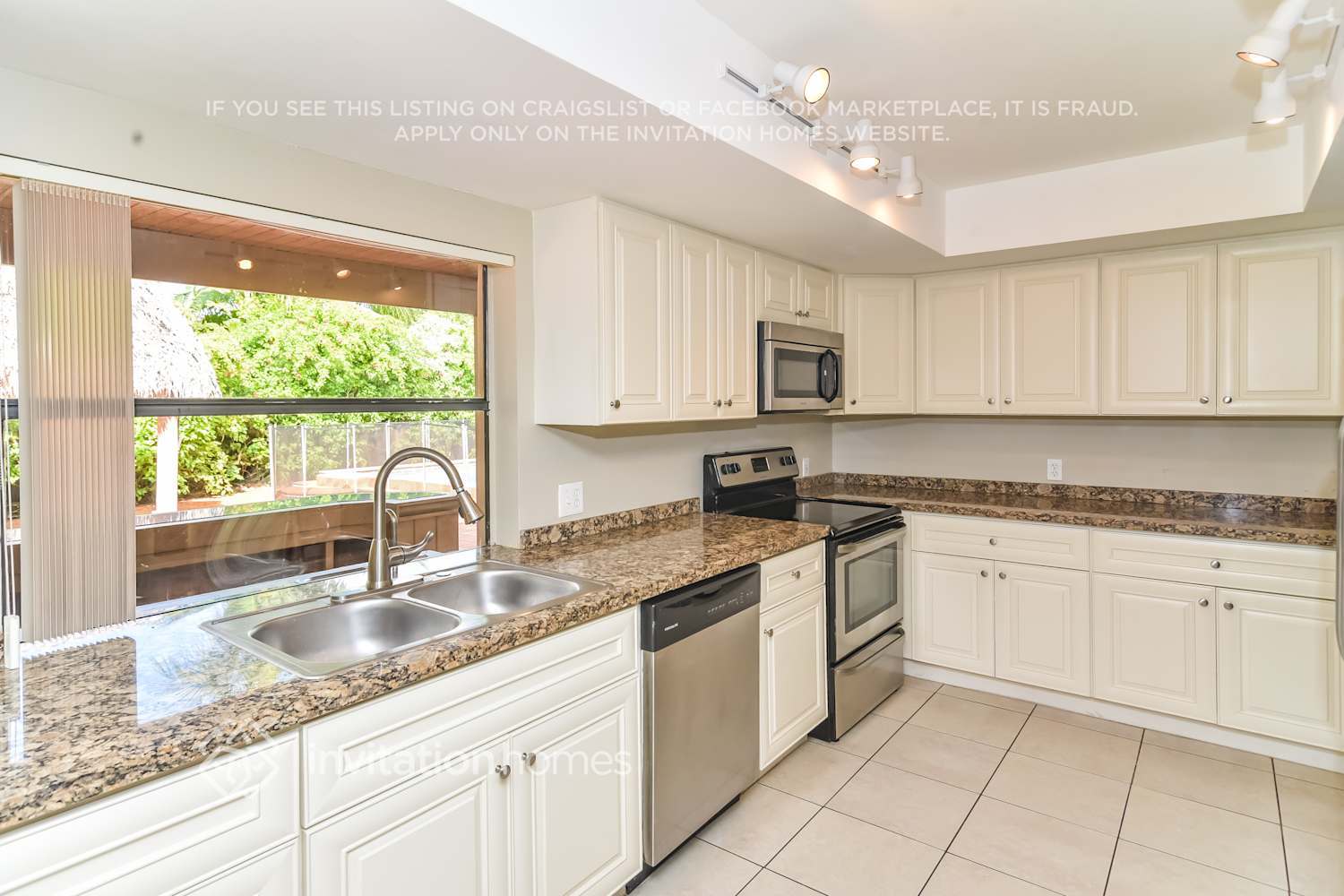 Building Photo - 5436 SW 148th Pl