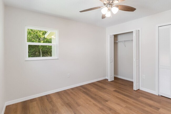 Building Photo - MOVE IN SPECIAL-Beautiful Newly Renovated 2/1 Duplex in St. Cloud Close To Lakefront