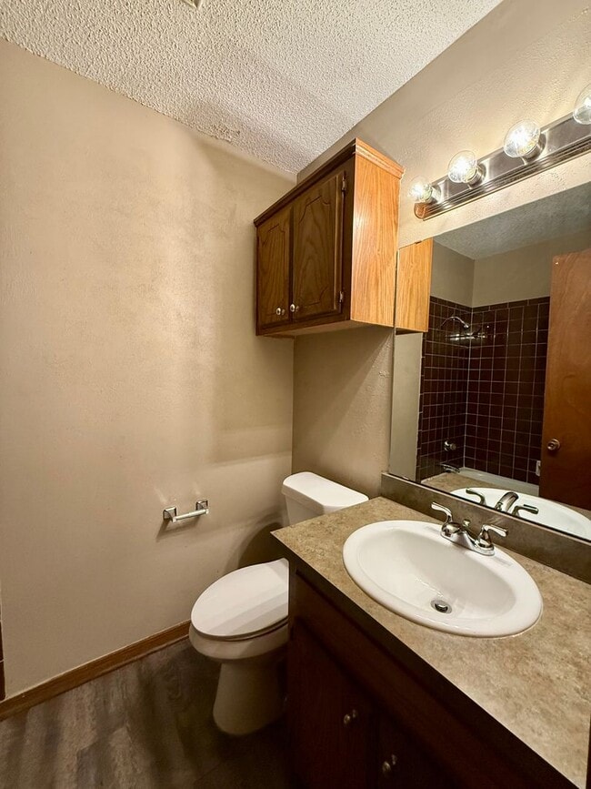 Building Photo - Updated home located in NW OKC
