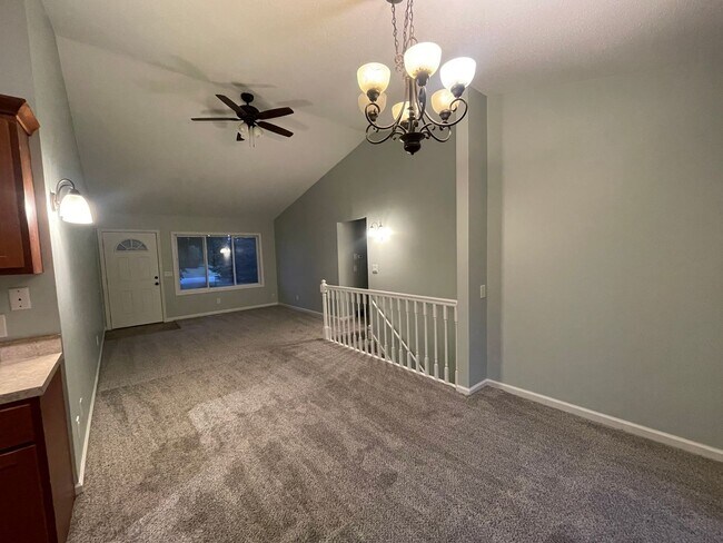 Building Photo - 6770-6772 Pleasantview St NE