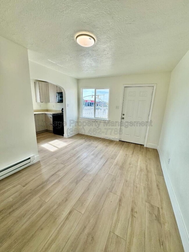 Building Photo - 412 W 20th St