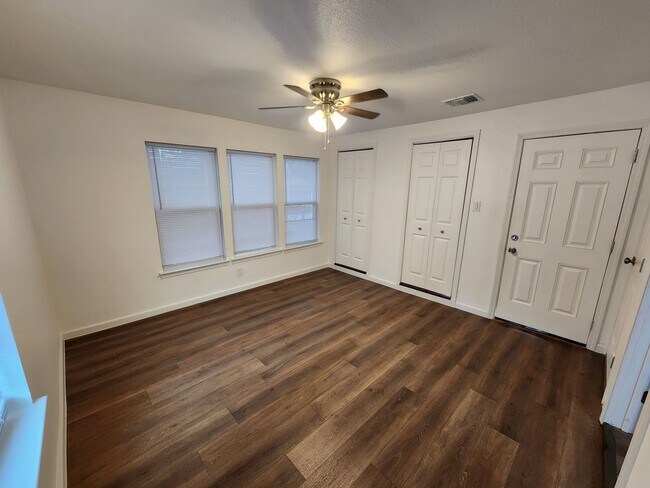 Building Photo - MODERN DECORATED HOUSE | 4 BEDROOM | 2 BATH | COVERED PATIO | CASITA WITH KITCHEN, BATH & LAUNDRY