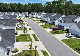 Building Photo - New River Forest - by Quinn Residences