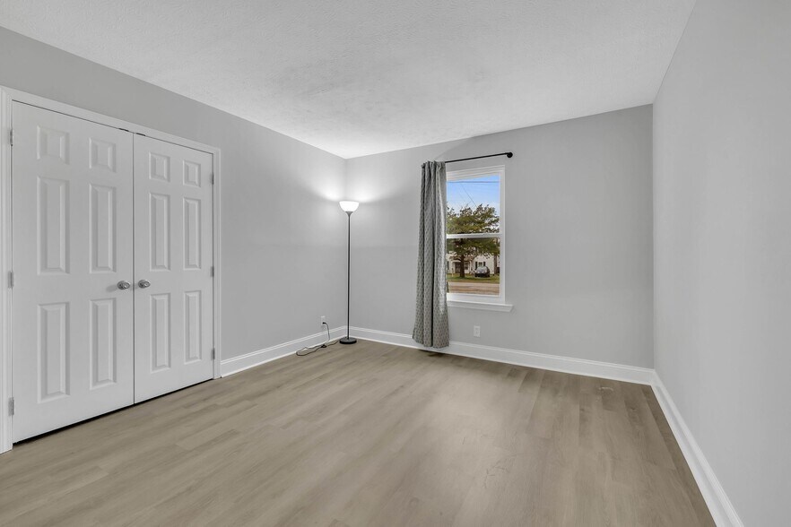 Building Photo - 3350 Oak Trees Ct