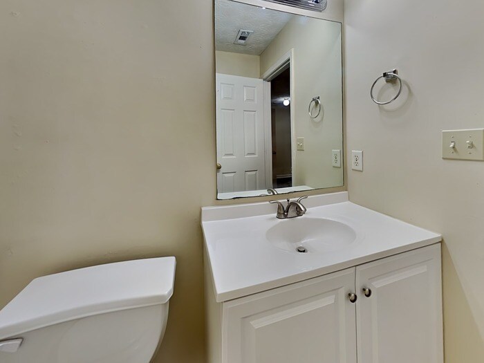 Building Photo - 320 Lake Royale Pl