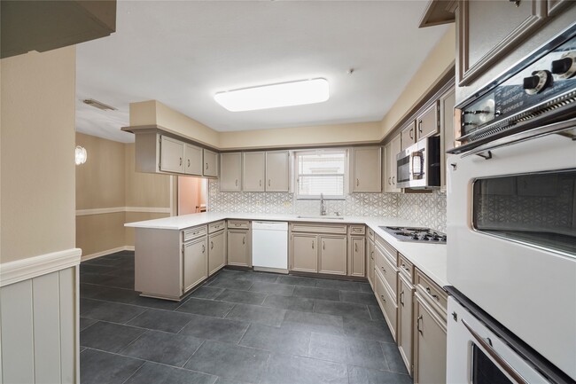 Building Photo - 12719 Ashford Chase Dr