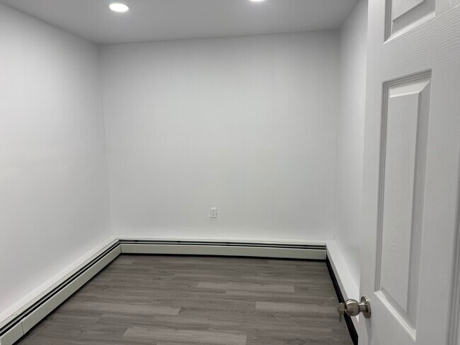 Building Photo - 16 Bailey Ave