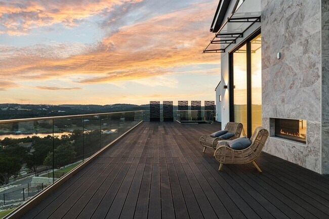 Building Photo - 2714 Lakehurst Rd