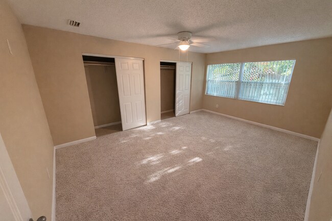 Building Photo - 10489 113th St N