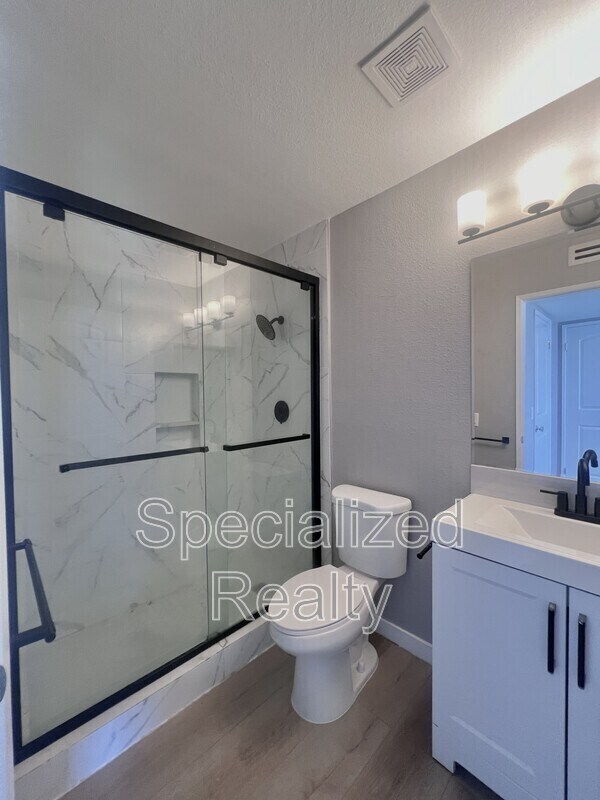 Building Photo - 7038 Vesper Ave