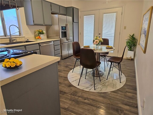 Building Photo - 8817 Pavia Dr