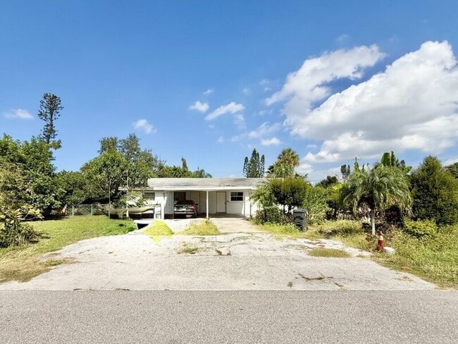 Building Photo - 603 64th Ave W