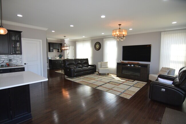 Building Photo - 124 Roman Ln