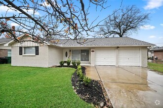 Building Photo - 1807 Shadow Bend Dr