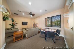 Building Photo - 161 SW Palm Dr
