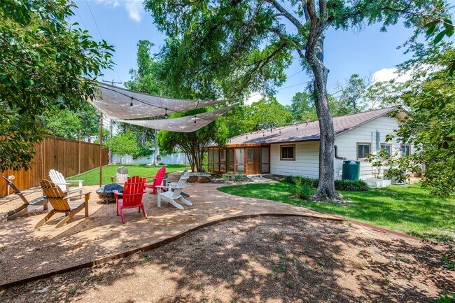 Building Photo - 1903 Boxwood Ct