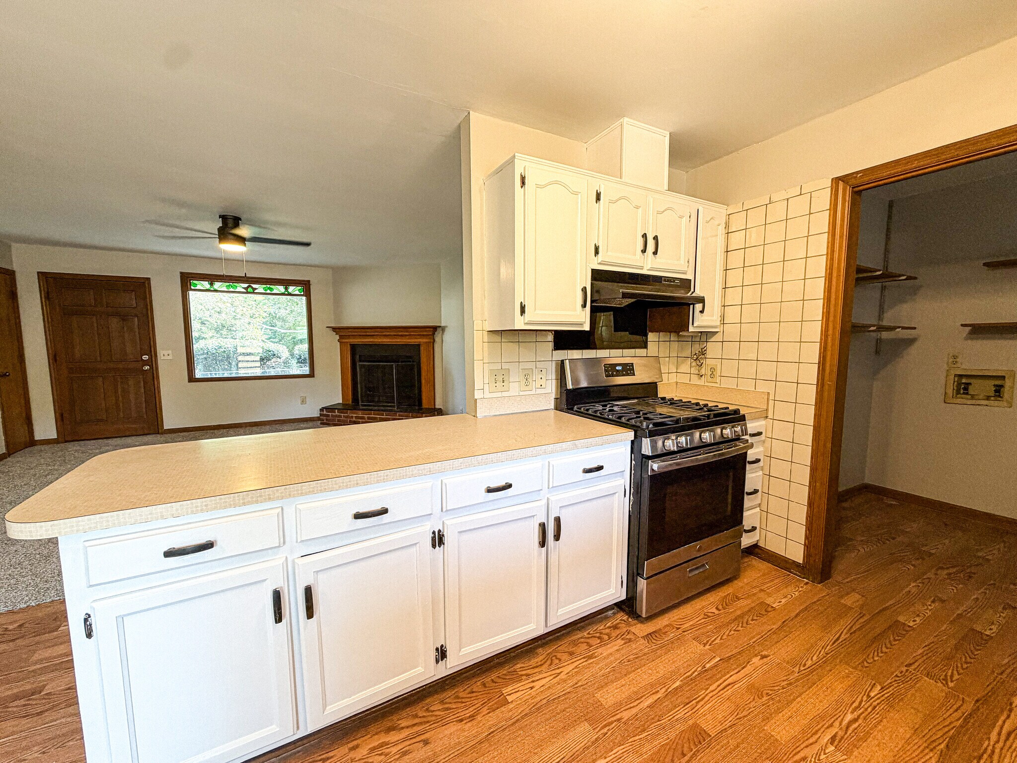 Building Photo - 812 Free Silver Rd