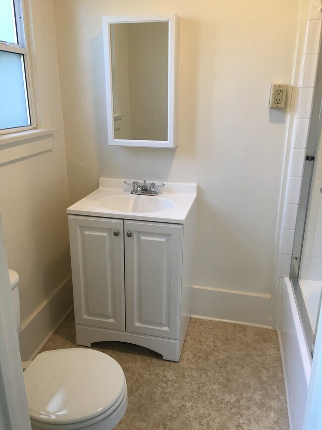 Bathroom - 1708 Upperton Ave