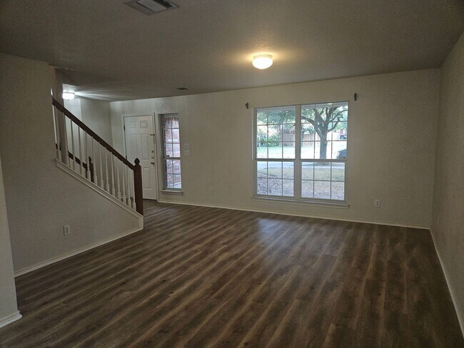 Building Photo - 3 Bedroom in Wildhorse Subdivision