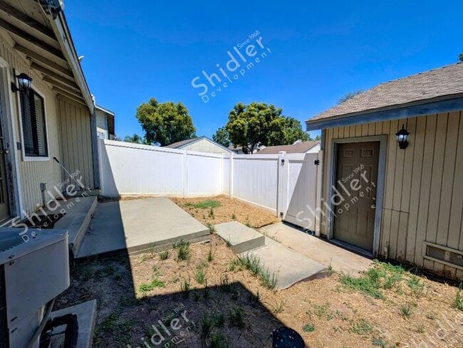 Building Photo - 2 Bed 1 Bath No one Above You