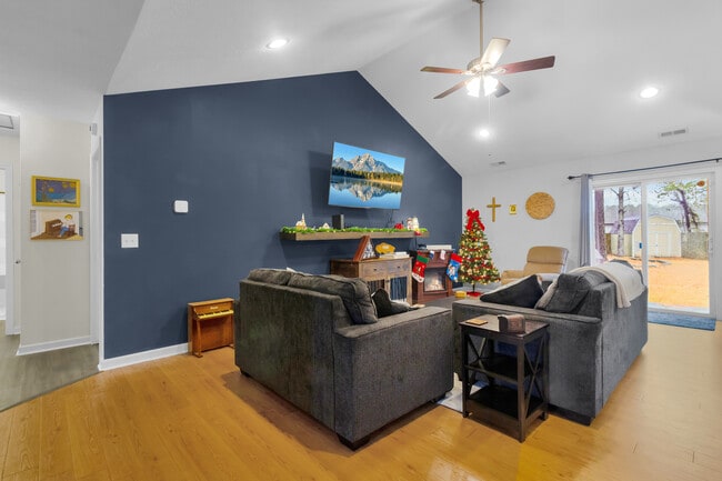 Building Photo - 158 Oakley Dr