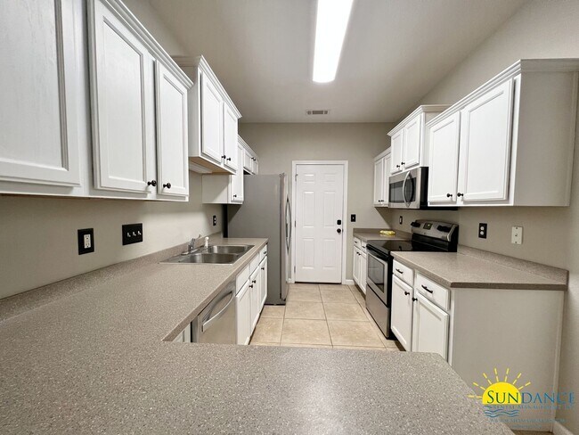 Building Photo - Beautiful townhome in the heart of Niceville!