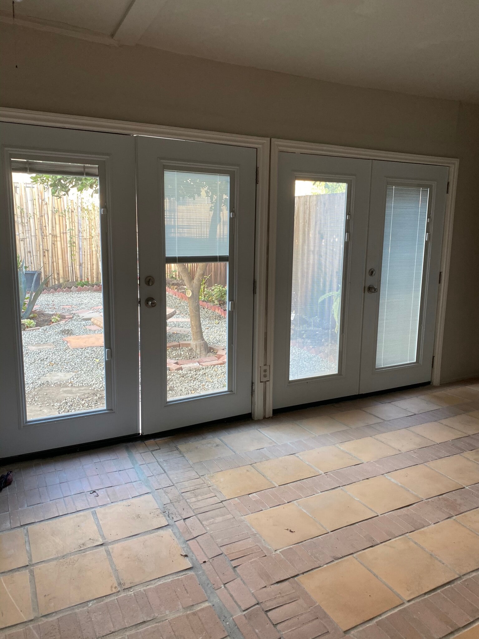 Garden room - 2905 S Redondo Blvd