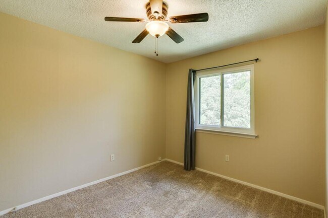 Building Photo - 11227 Henge Dr