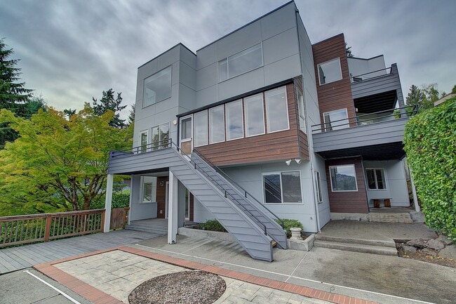 Building Photo - 4bd/3.5ba Mercer Island Home