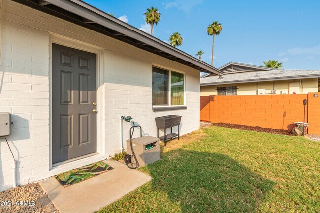 Building Photo - 3809 W Cholla St