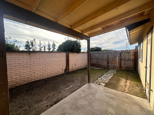 Building Photo - 4396