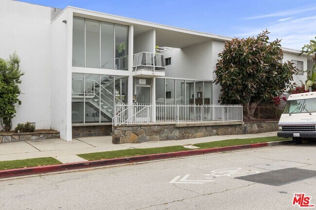 Primary Photo - 1295 Federal Ave