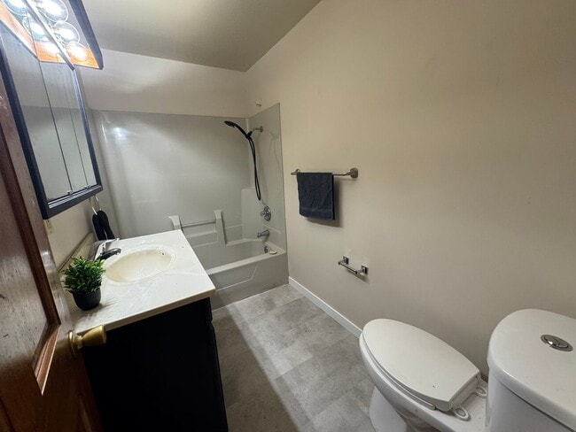Building Photo - Is This Love? Cozy 2 Bed, 1 Bath Home with...
