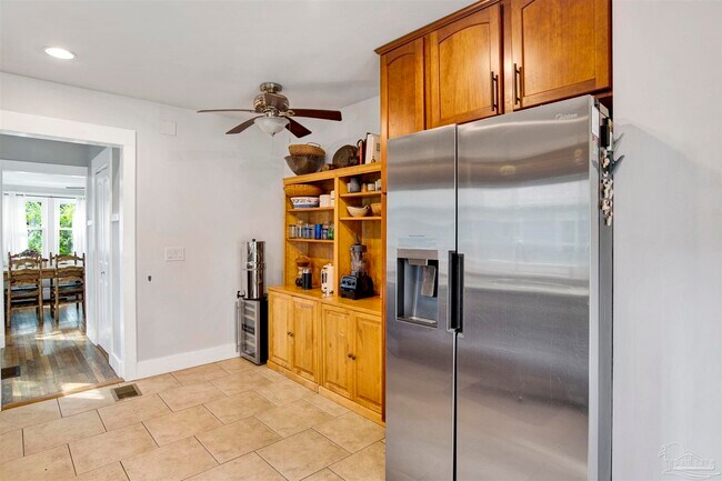 Building Photo - 1306 E Hernandez St