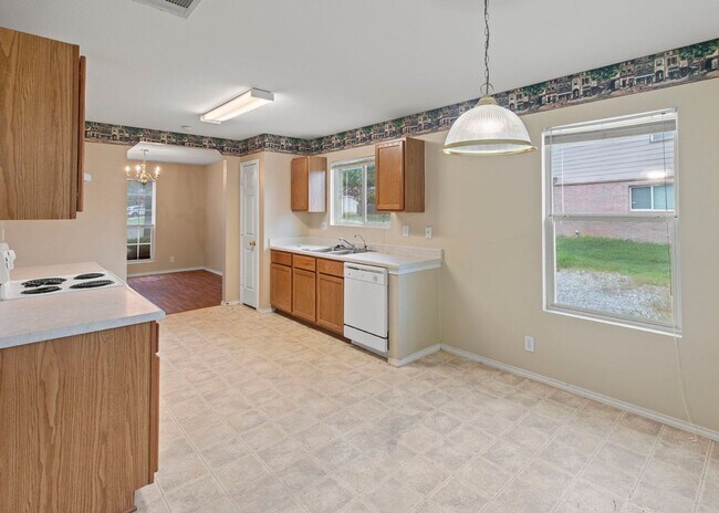 Building Photo - Adorable 1-Story in Westcreek!