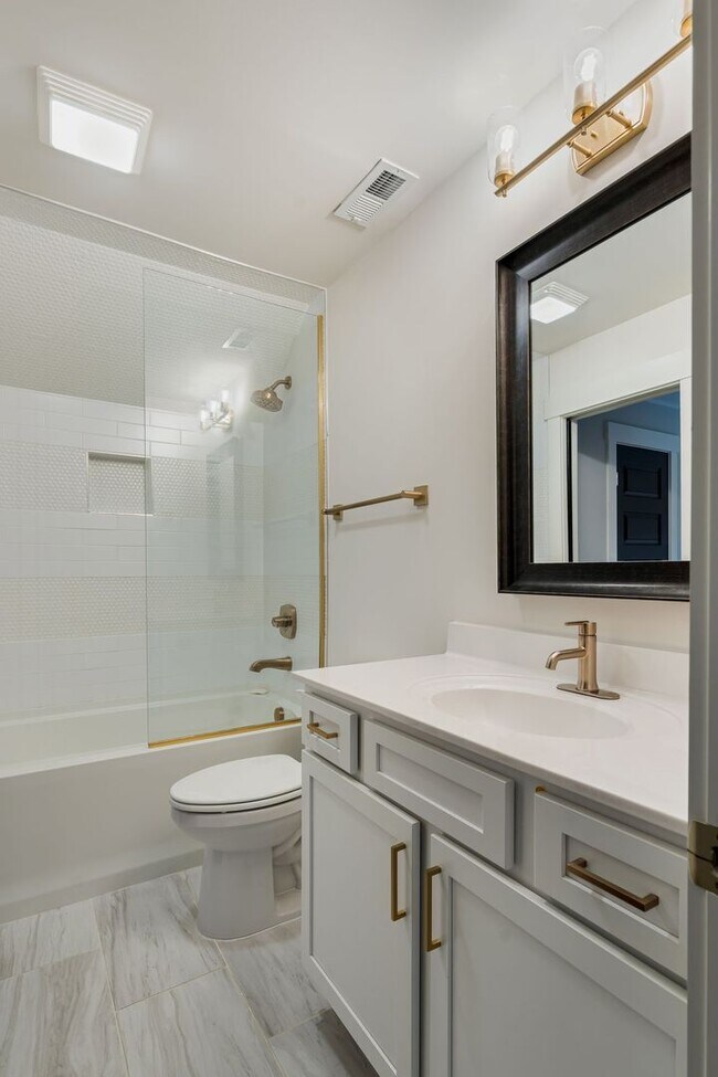 Building Photo - Gated Community - Villages of Stoneybrook