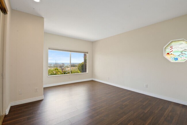 Building Photo - Stunning 3 Bed | 2.5 Bath Home with Office...