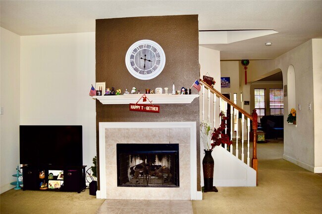 Building Photo - 16703 Summer Cypress Ct