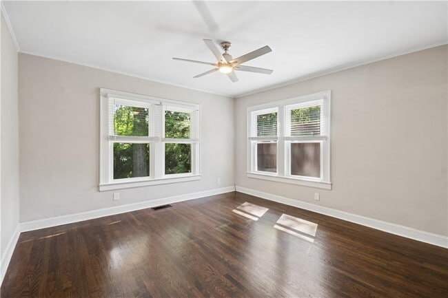 Building Photo - 1213 Cameron Ct NE