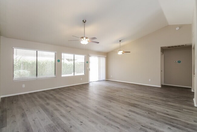 Building Photo - 1431 E Hearne Way