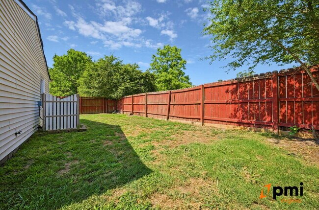 Building Photo - 3 BEDROOM 2 BATH W/GARAGE IN VIRGINIA BEACH PETS ALLOWED