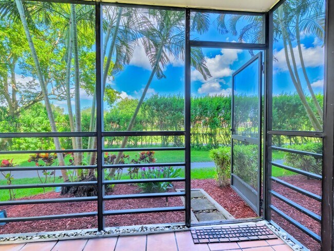 Building Photo - 1000 St Charles Pl