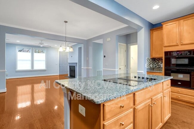 Building Photo - 2093 Laura Mews Pl